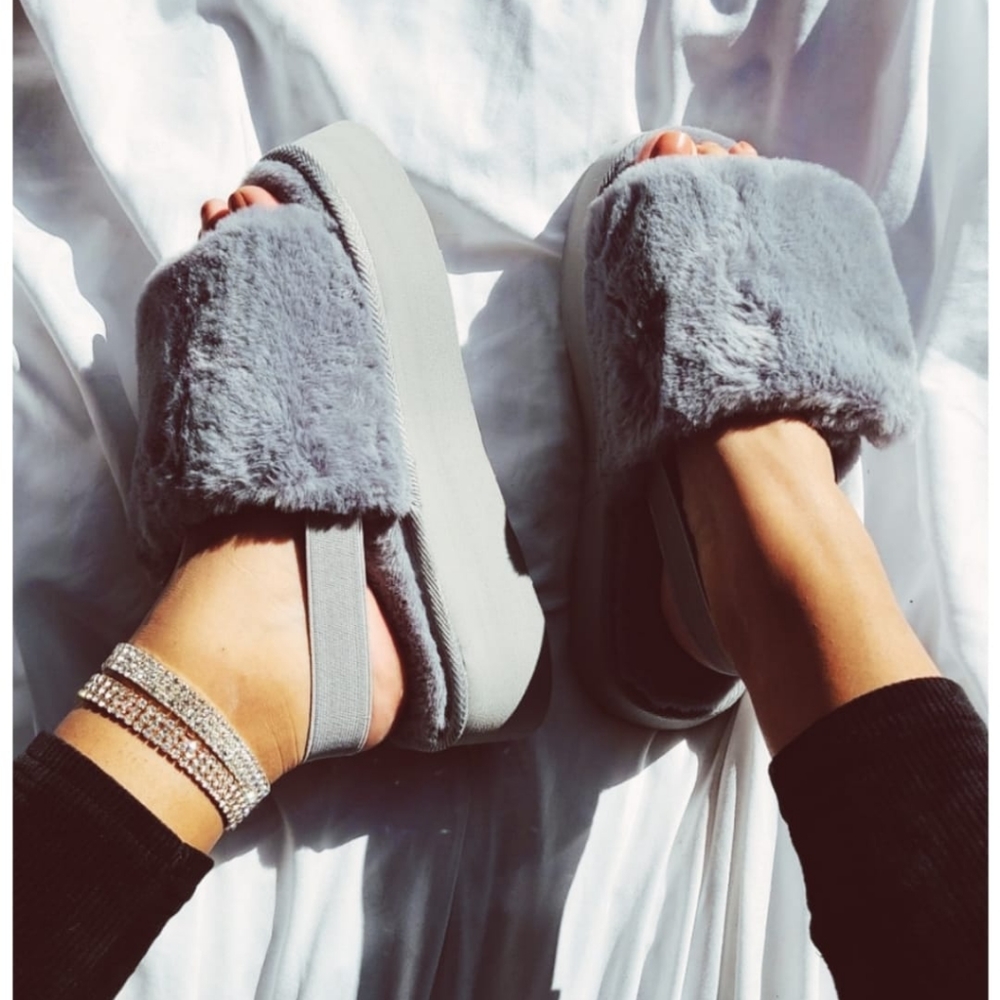 🆕️Holiday Collection// Grey Fur slipper - Picture 3 of 4